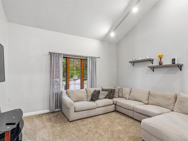 4404 81st Street, Urbandale, IA 50322