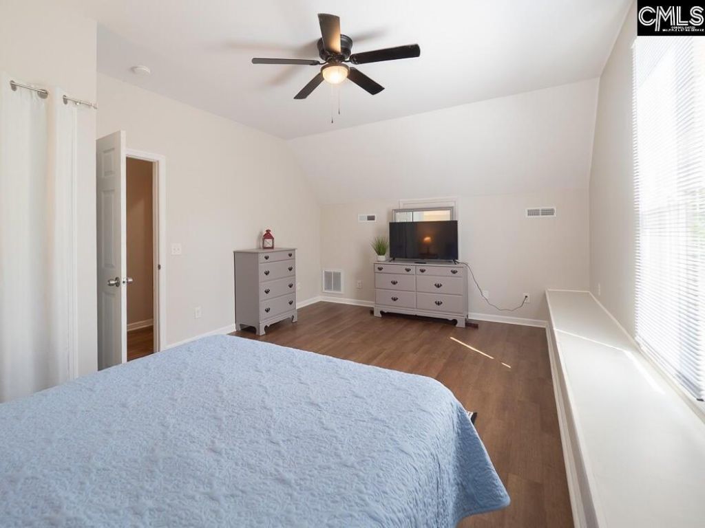 1296 Levi Street  Photo 14