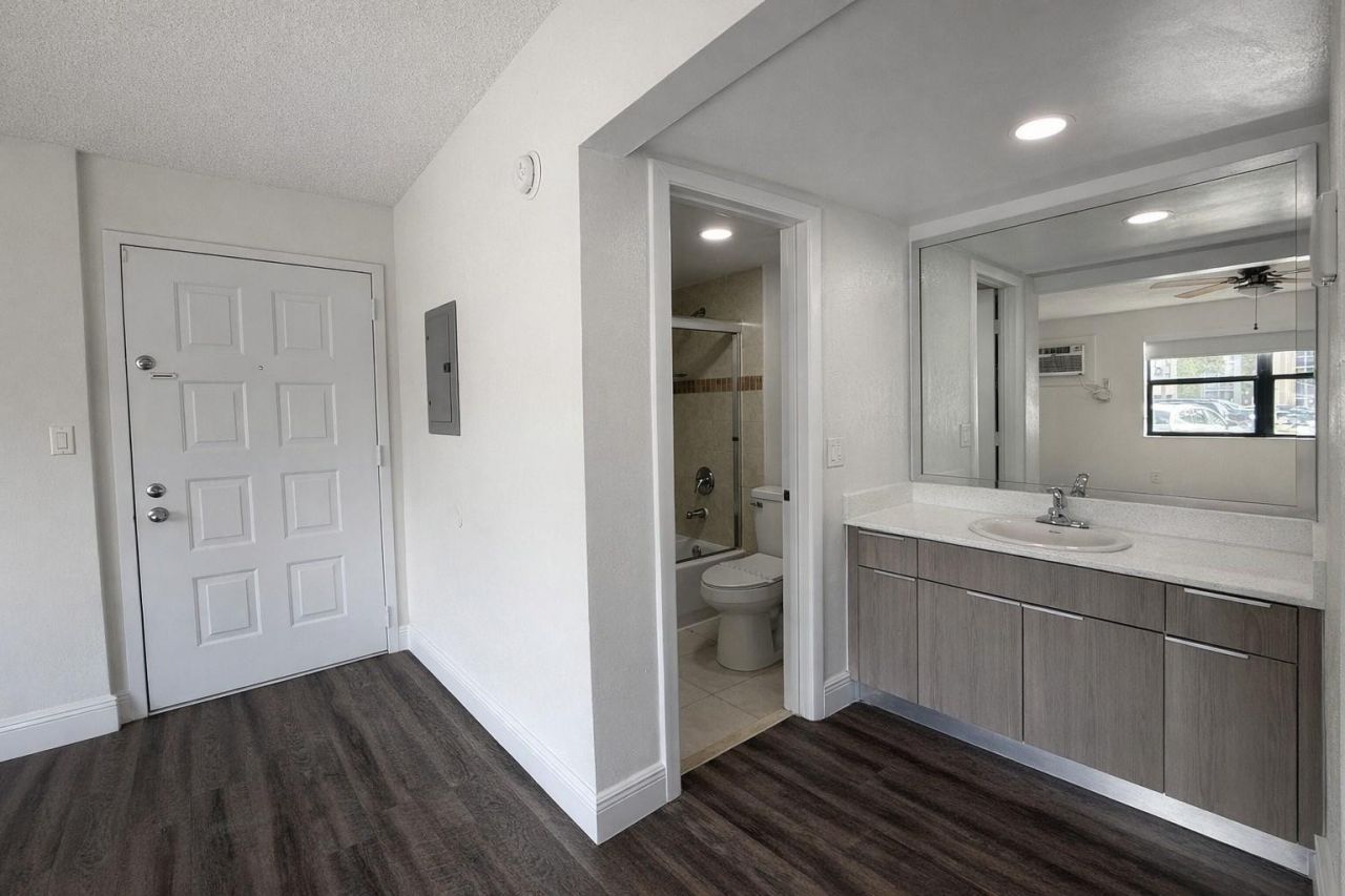 17350 NW 68th Avenue, Unit 400-402A, Hialeah, FL 33015 Photo