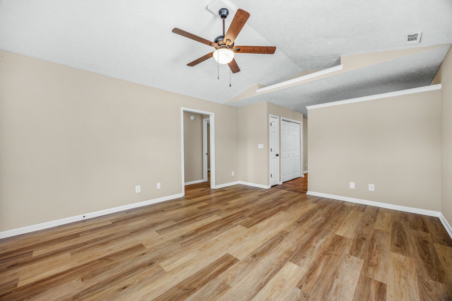 7990 Short Needle Ct. Photo 8