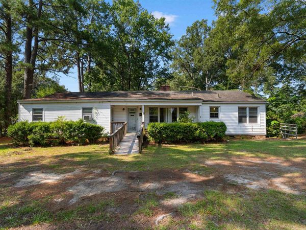 411 E Leitner St. , Latta, SC 29565