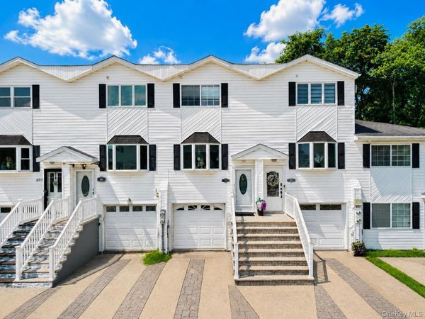 493 Medina Street , Staten Island, NY 10306