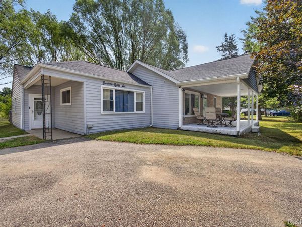 1486 Ives Avenue, Burton, Mi 48509