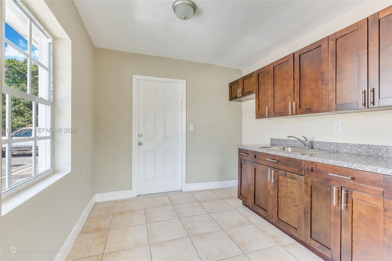 1239 NE 110th St , Miami, FL 33161 Photo