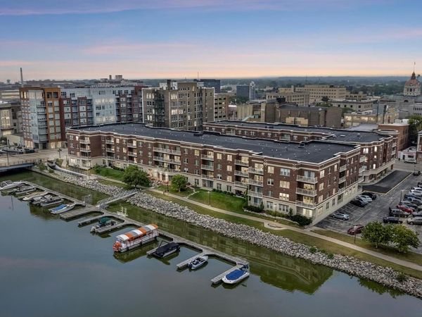 118 S WASHINGTON STREET, Unit 203B, Green Bay, WI 54301