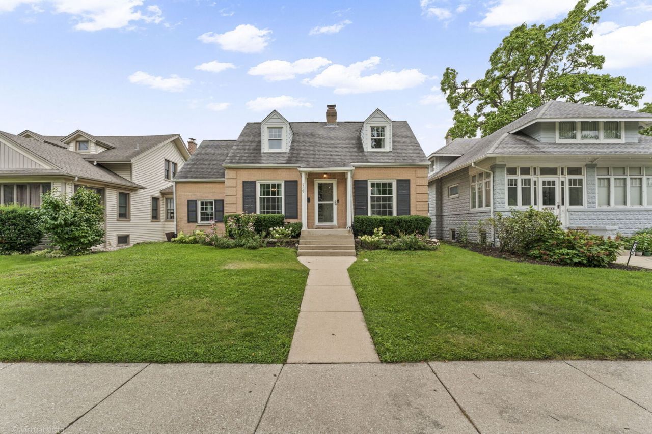 759 Laurel Avenue, Des Plaines, IL 60016 Main Photo