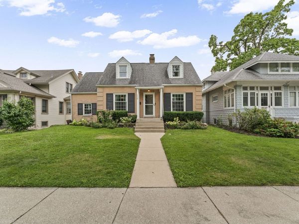 759 Laurel Avenue , Des Plaines, IL 60016