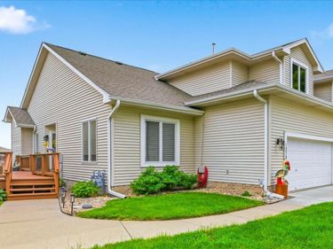 1070 WATERS EDGE Court, CARTER LAKE, IA 51510