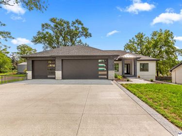 5841 S 48th Avenue, Omaha, NE 68117
