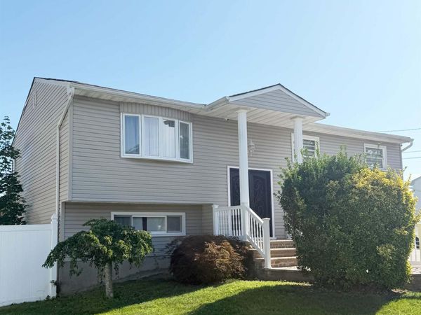 119 Spray, Massapequa, NY 11758
