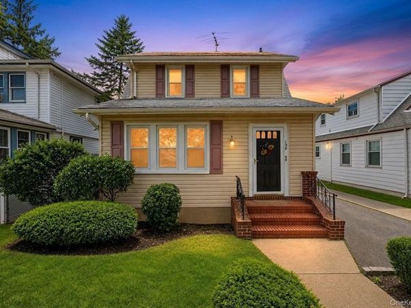 139 N 11th Street , New Hyde Park, NY 11040