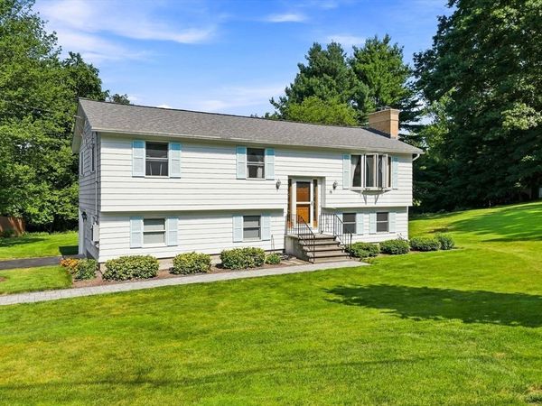 19 Mcintosh Rd, Chelmsford, MA 01824