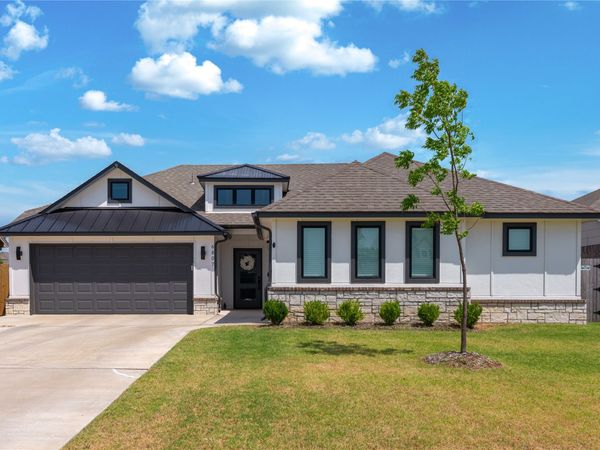 6807 S Indianwood Avenue W, Broken Arrow, OK 74011
