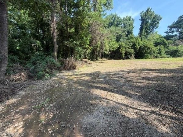 4729 Dippen Road , Walkertown, NC 27105