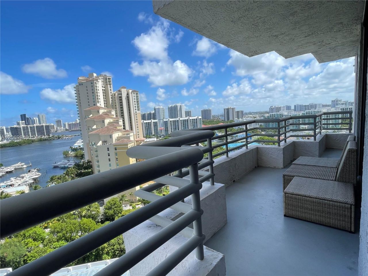 3300 NE 191st St, Unit 1918, Aventura, FL 33180 Photo