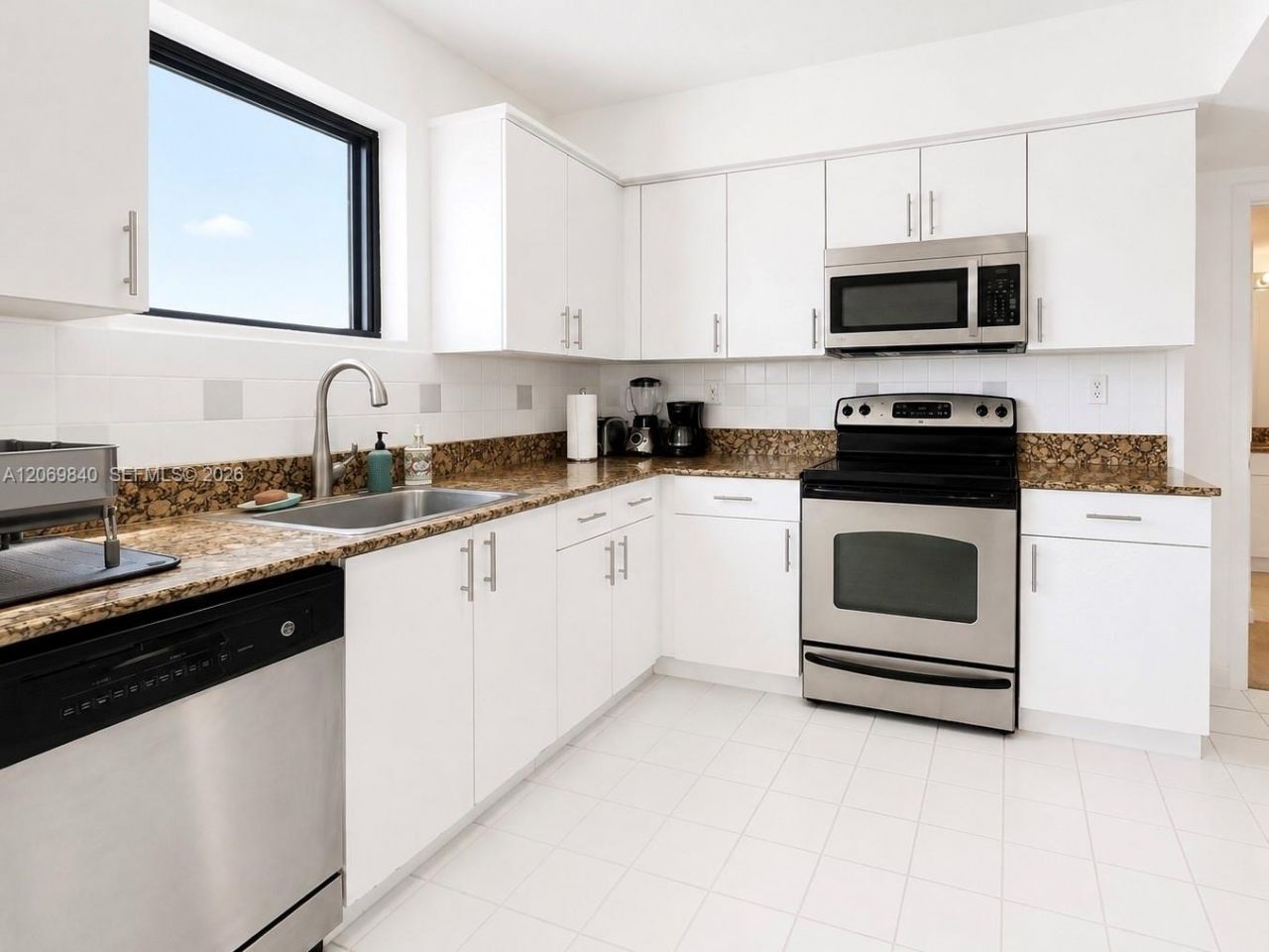 3300 NE 191st St, Unit 1918, Aventura, FL 33180 Photo