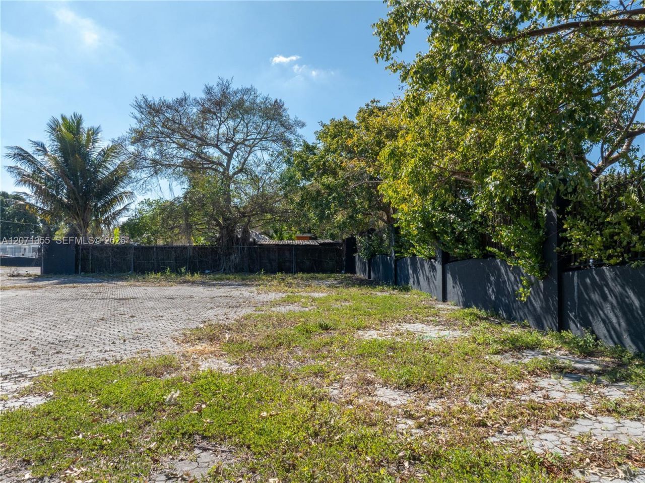 1450 NW 119th St , Miami, FL 33167 Photo