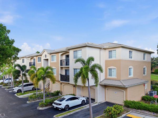 900 CRESTWOOD Court S, Unit 920, Royal Palm Beach, FL 33411
