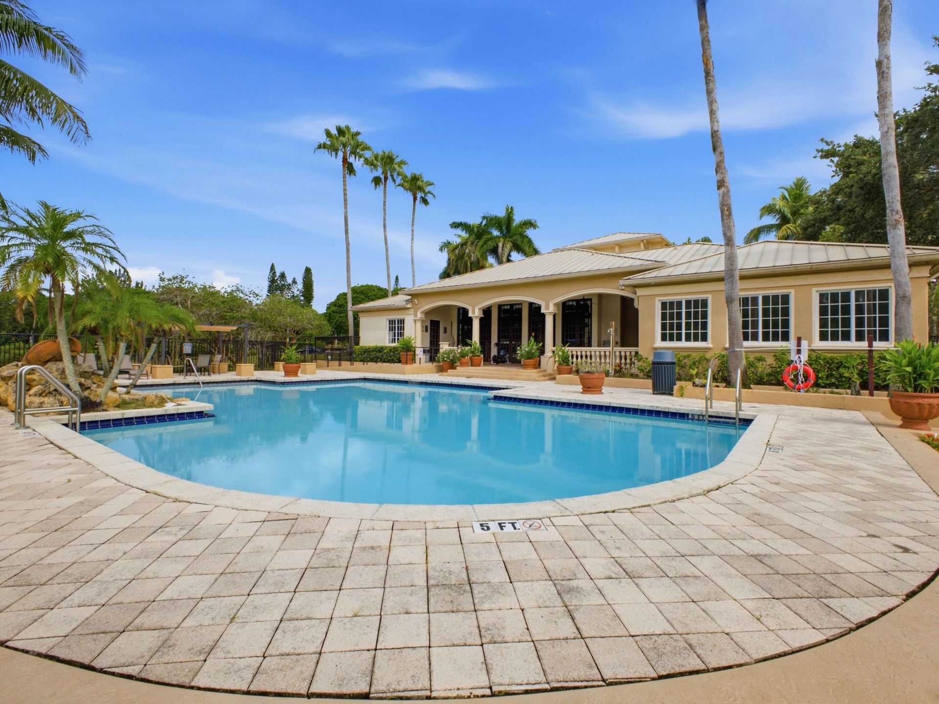 900 Crestwood Court S, Unit 920, Royal Palm Beach, FL 33411 Photo
