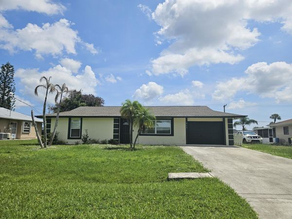 463 NW RAVENSWOOD Lane, Port St. Lucie, FL 34983