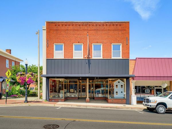 329 W MAIN ST, WAYNESBORO, VA 22980
