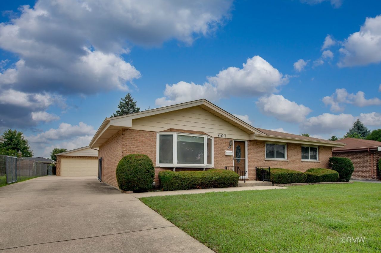 607 W Montrose Avenue, Wood Dale, IL 60191 Main Photo
