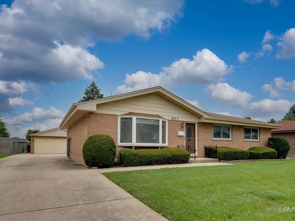607 W Montrose Avenue , Wood Dale, IL 60191