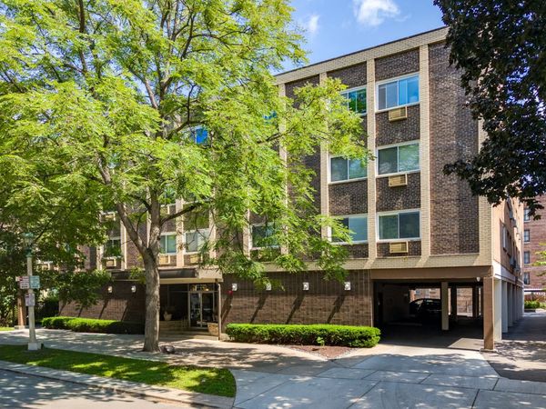 222 N Grove Avenue, Unit 2D, Oak Park, IL 60302