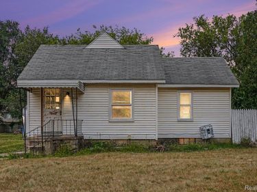 725 E Sherman Street, Holly Village, Mi 48442