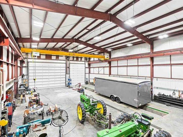 2960 160th St, Riverside, IA 52327