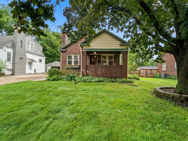 2015 36TH Street, Des Moines, IA 50310