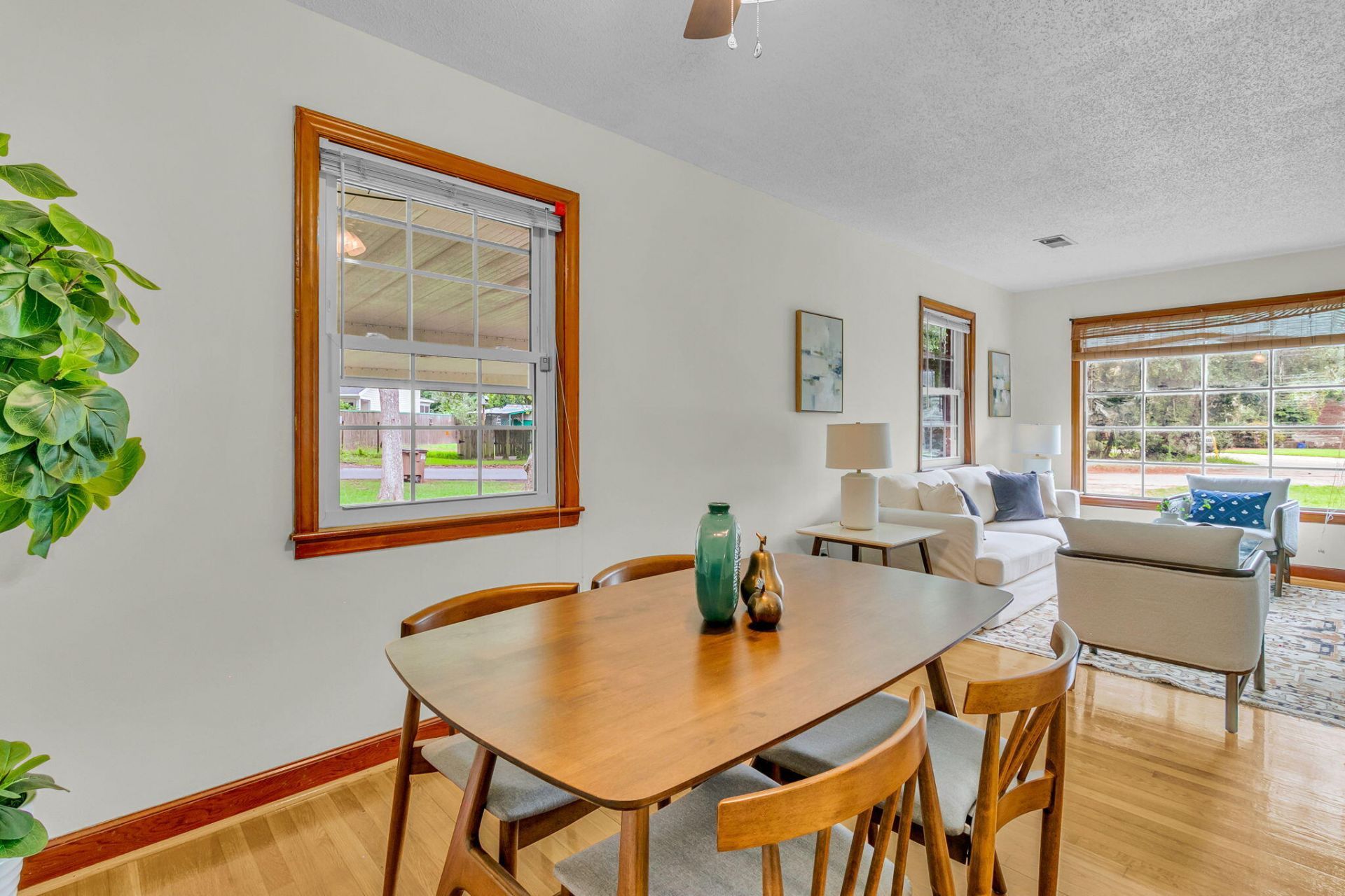 1204 Midvale Avenue Photo 10