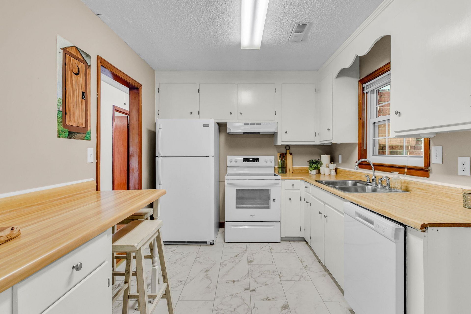 1204 Midvale Avenue Photo 14