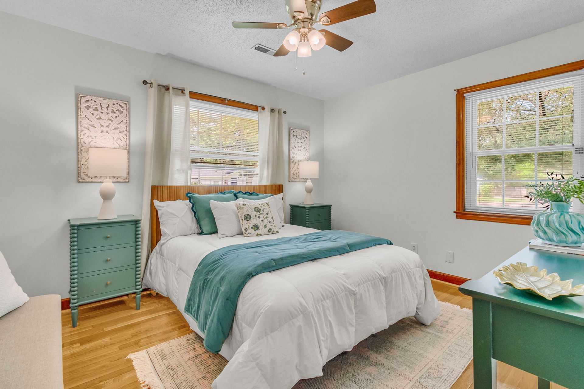 1204 Midvale Avenue Photo 17