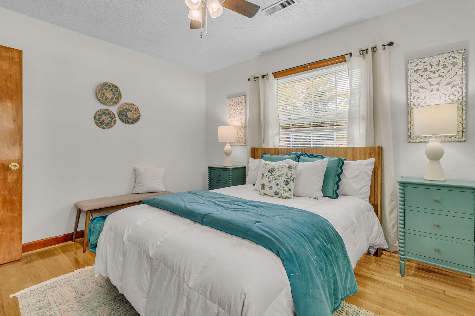 1204 Midvale Avenue Photo 18