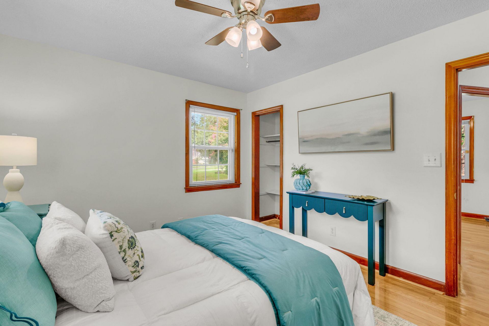 1204 Midvale Avenue Photo 19