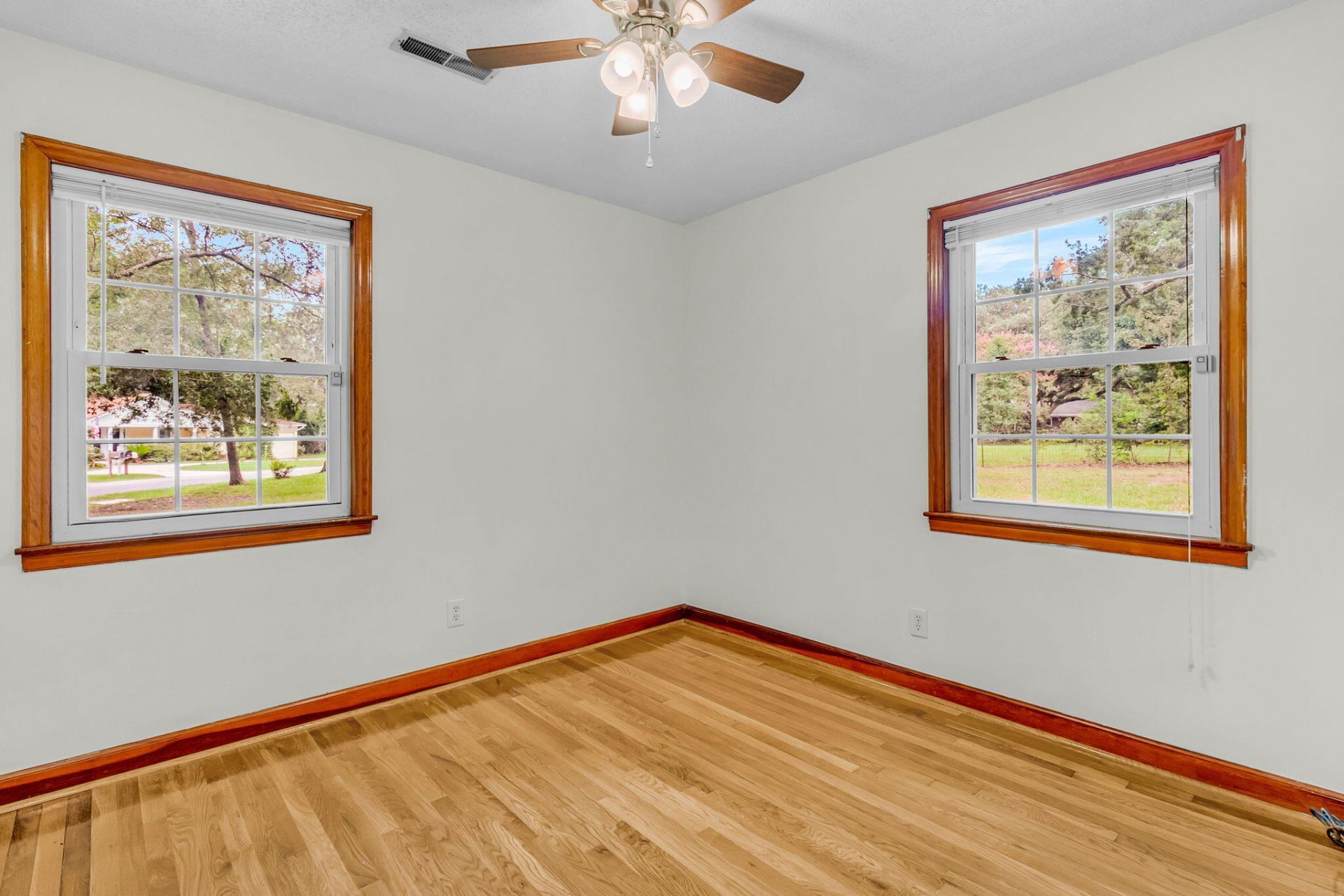 1204 Midvale Avenue Photo 22