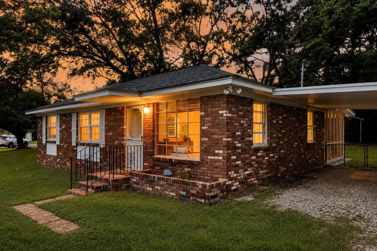 1204 Midvale Avenue Photo 27