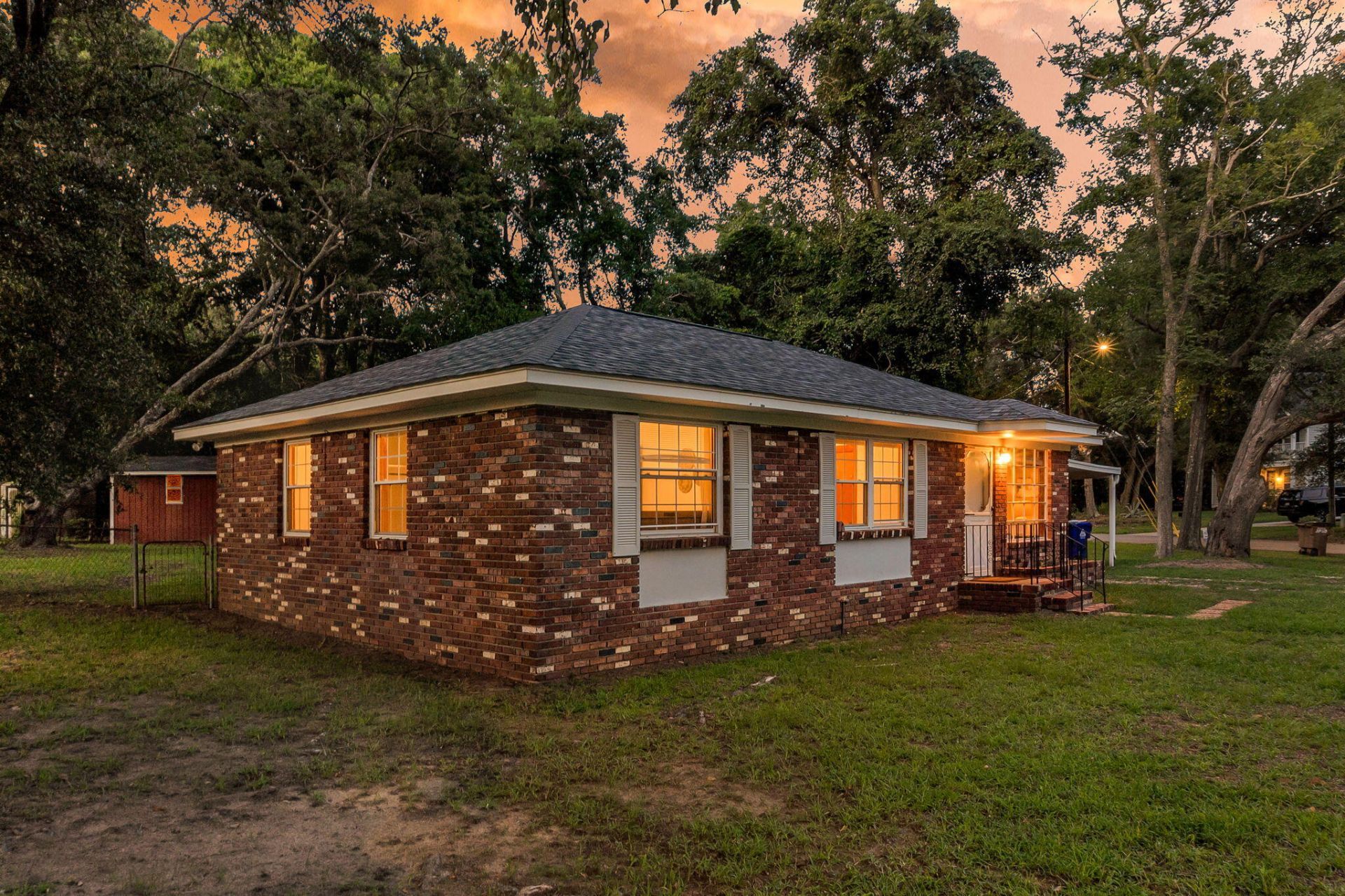1204 Midvale Avenue Photo 29
