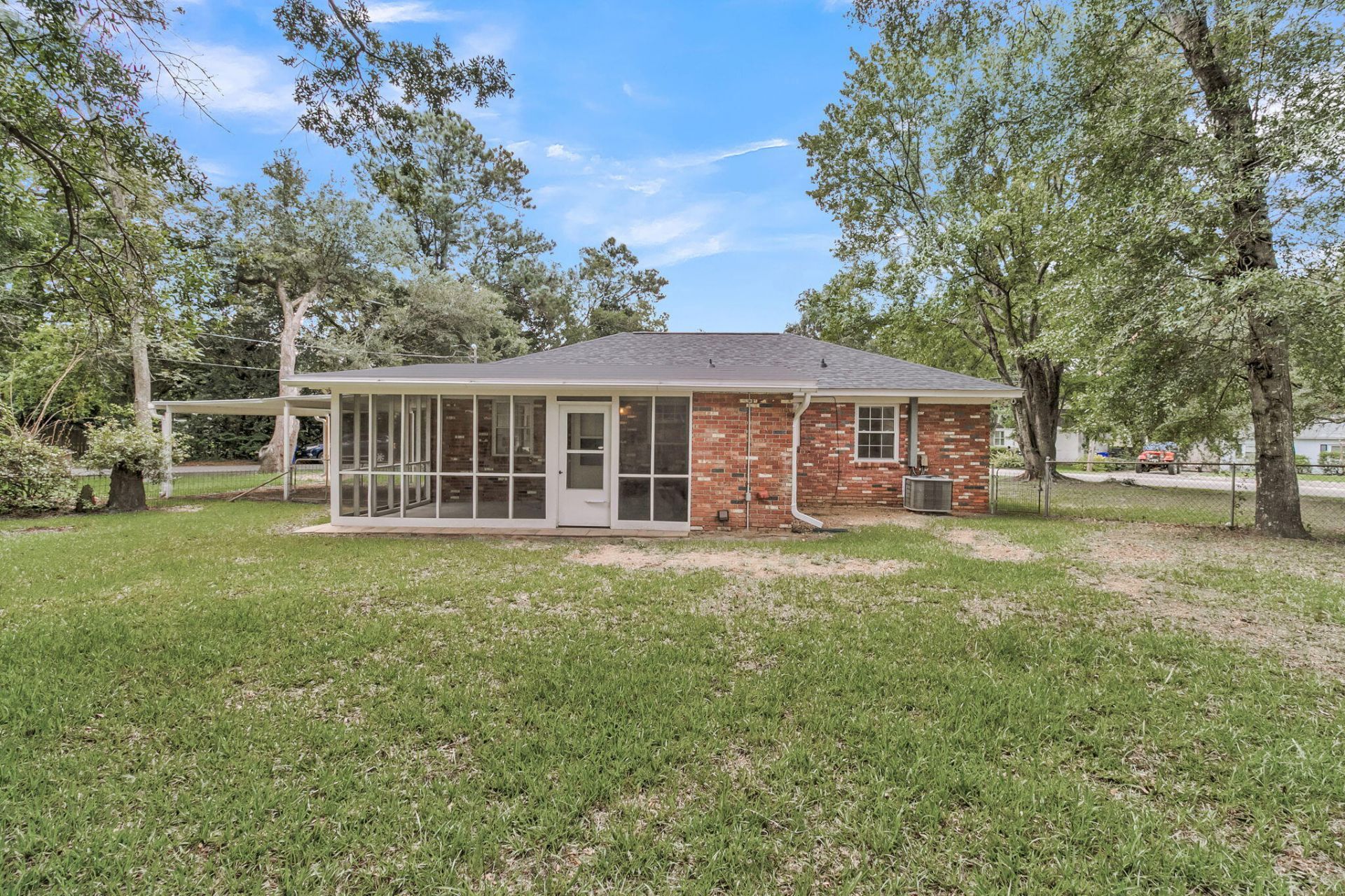1204 Midvale Avenue Photo 37