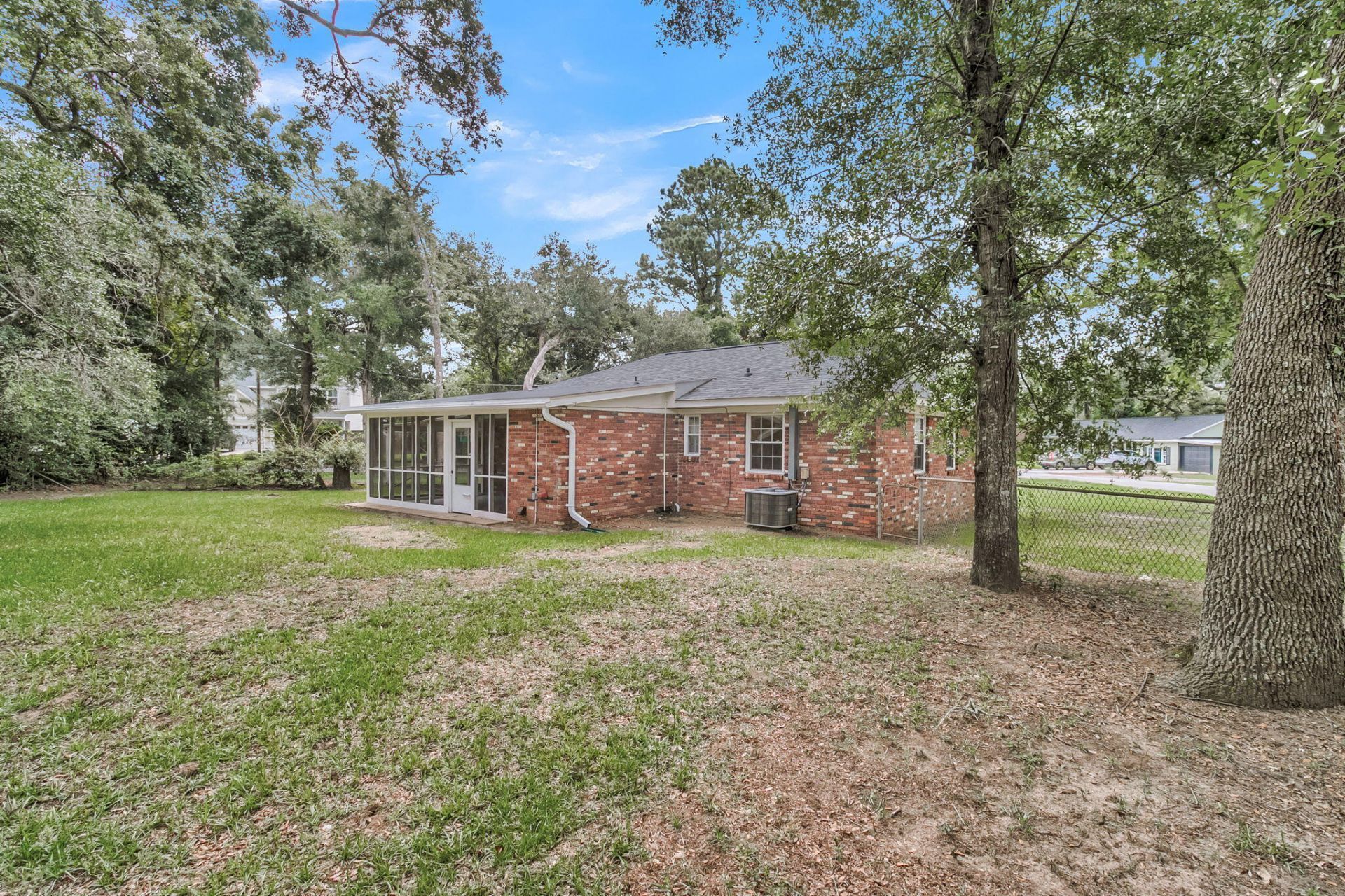 1204 Midvale Avenue Photo 38
