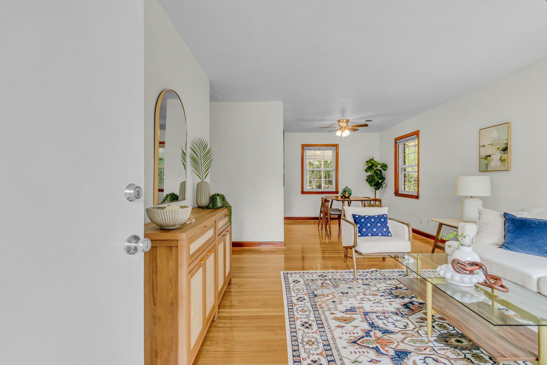 1204 Midvale Avenue Photo 4