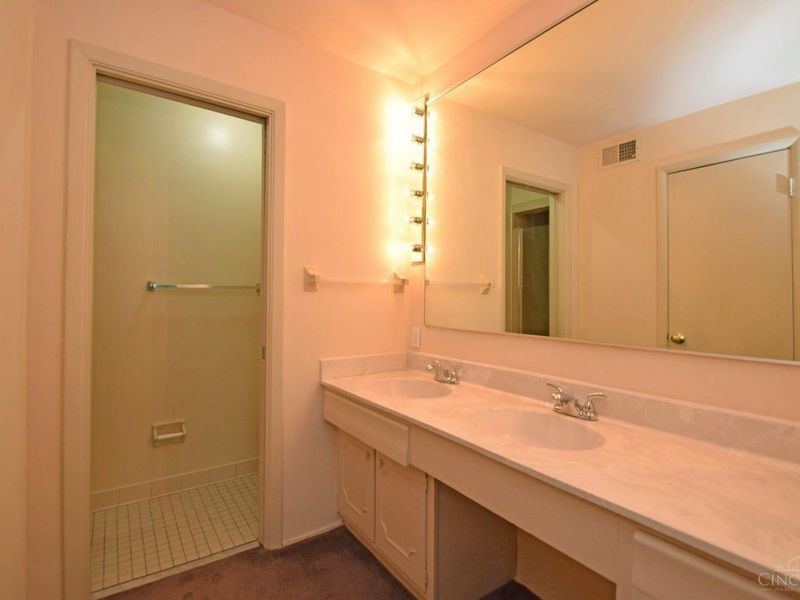 945 Parkside Place, Cincinnati, OH 45202 Photo 23