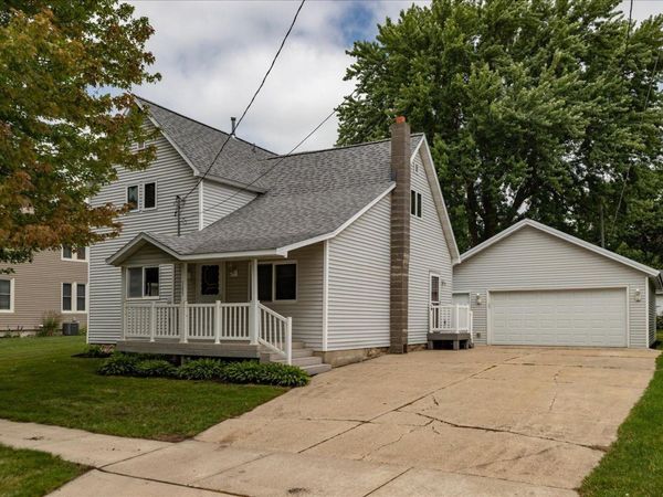 105 4th St NW , Kasson, MN 55944