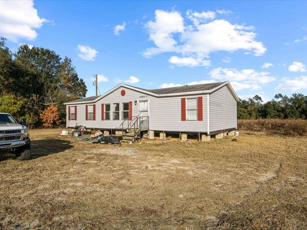 644 Treeline Road , Grand Ridge, FL 32442