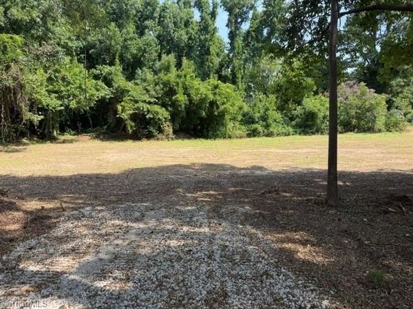 4717 Dippen Road , Walkertown, NC 27105