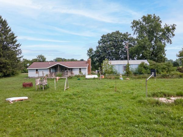 876 110th Avenue, Plainwell, MI 49080