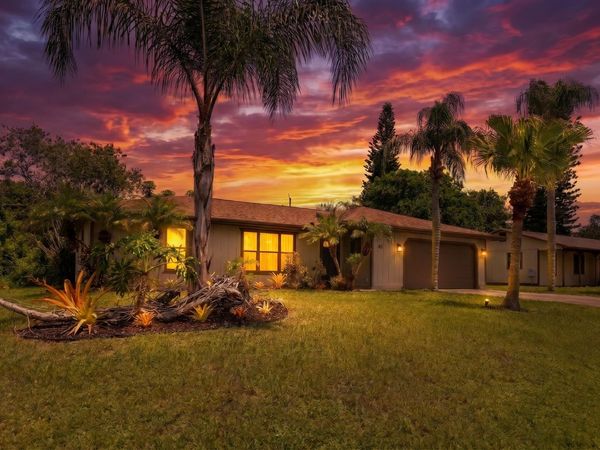 471 SE Lancaster Avenue, Port St. Lucie, FL 34984