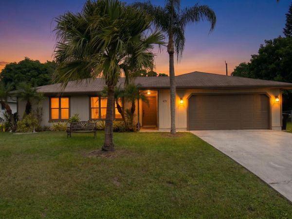 471 SE Lancaster Avenue, Port St. Lucie, FL 34984