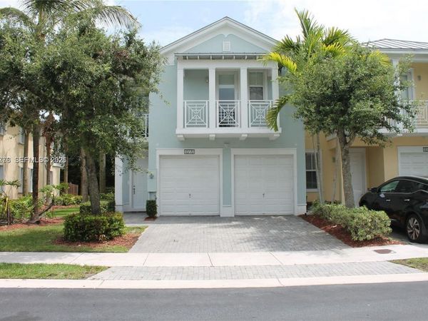 10770 NW 74th Ln , Doral, FL 33178